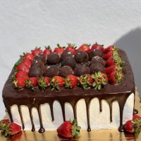 bolo-de-chantilly-morangose-chocolate